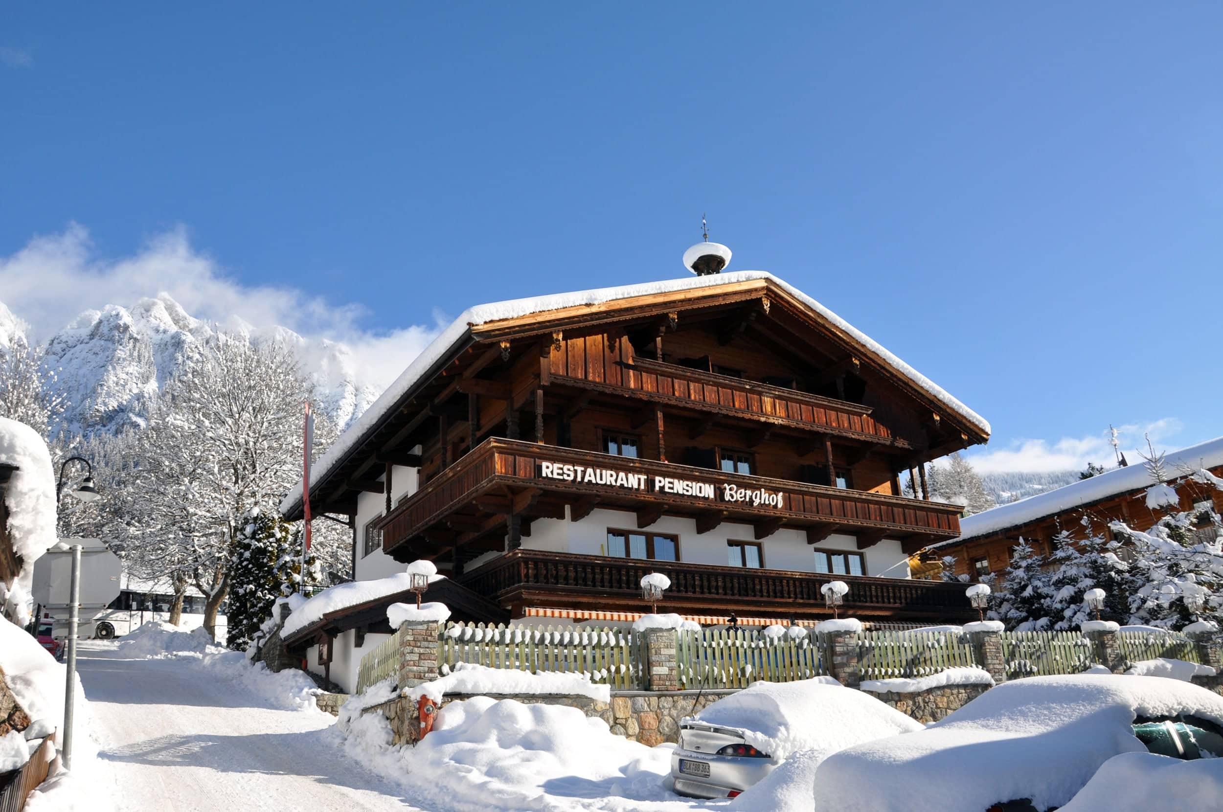 der-berghof-aussenansicht-winter